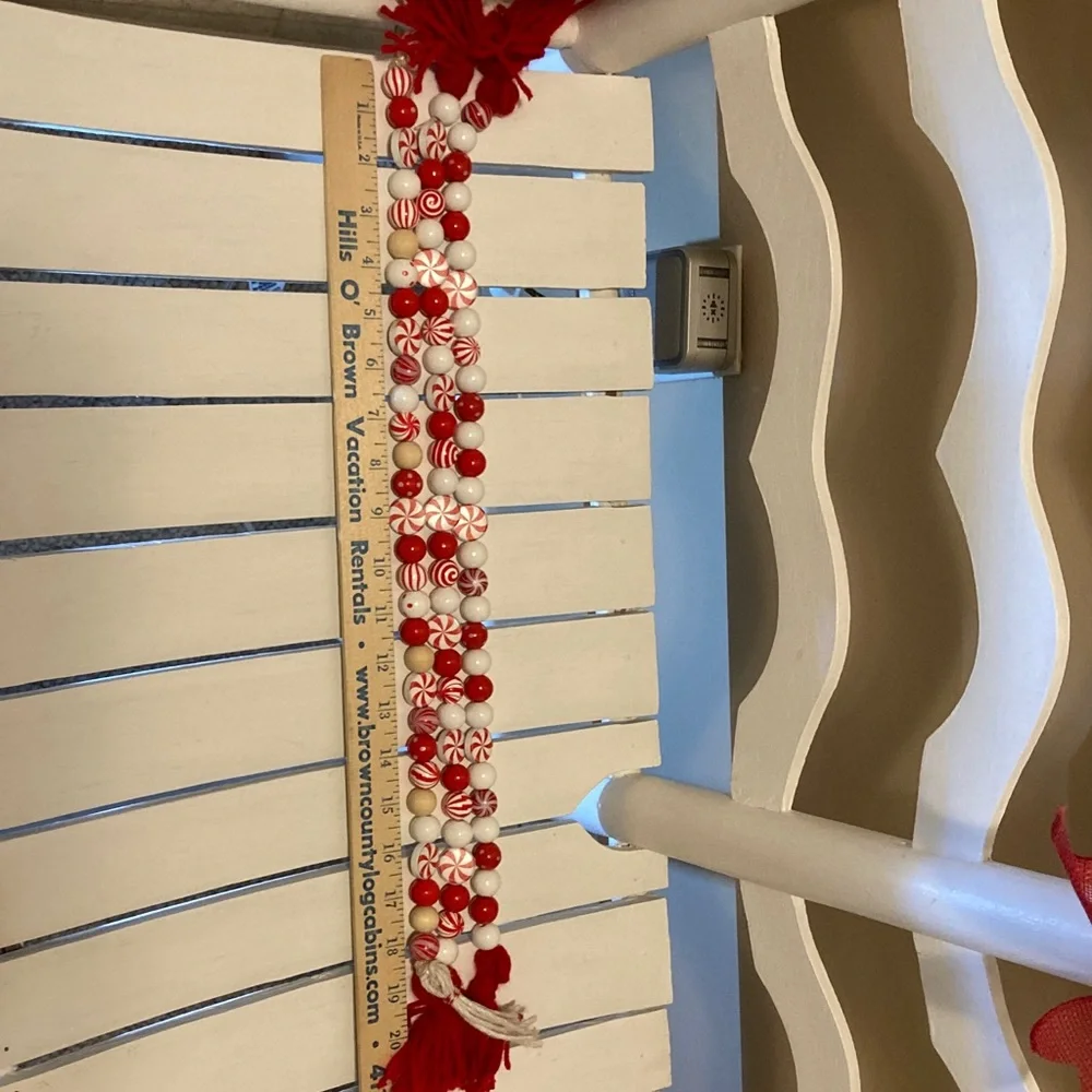 HAND CRAFTED FARMHOUSE TIERED TRAY WOOD GARLAND Set of 3 RED WHITE CHRISTMAS